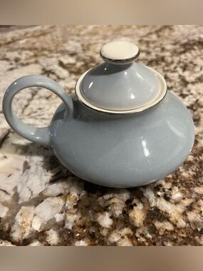 Vintage / Antique 1950s Harker Ware Pottery 22K Platinum Sugar Bowl w/Lid - NICE